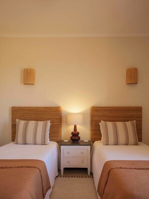 Ferros/tábuas de passar roupa, Wi-Fi de cortesia, roupa de cama