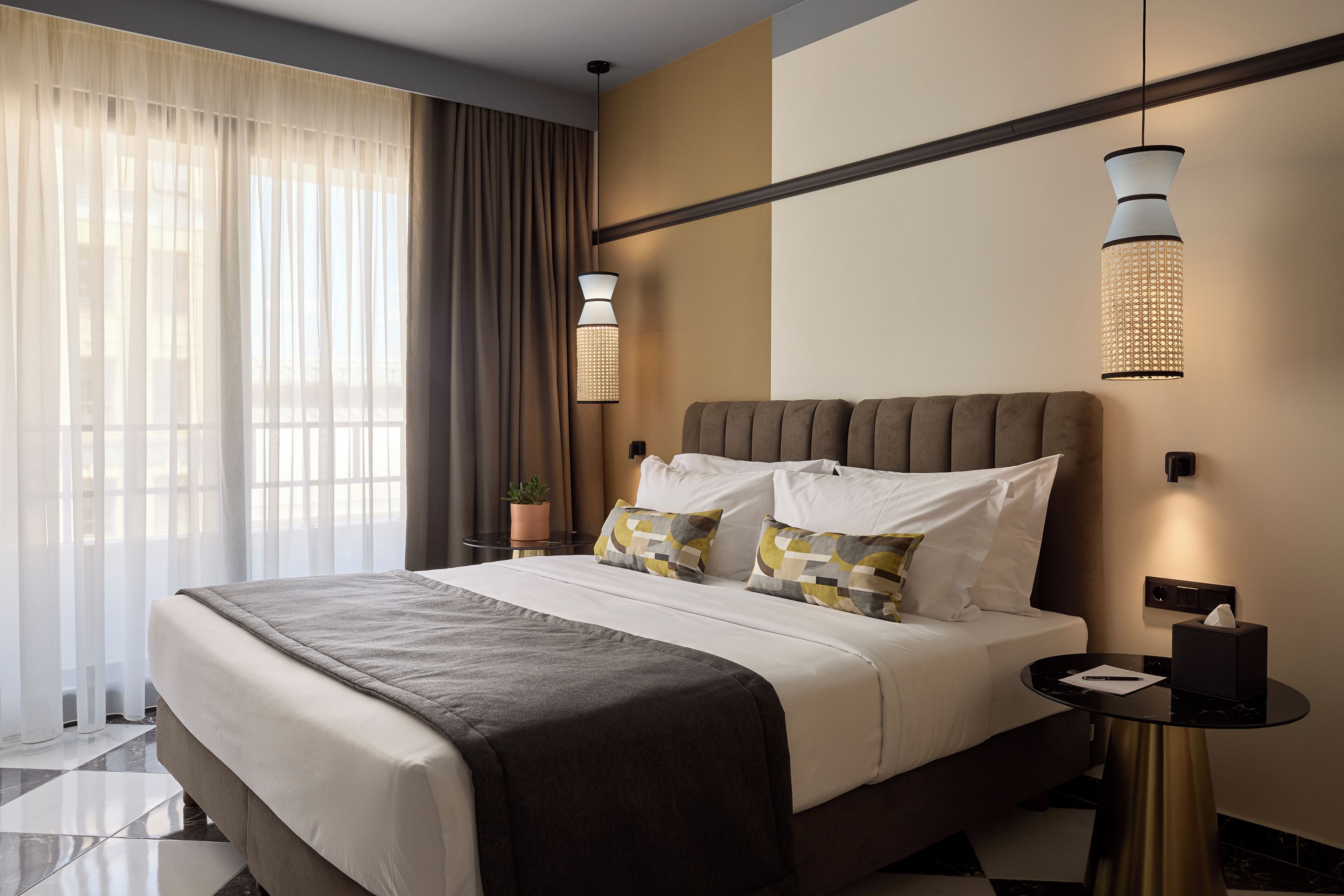 Deluxe Double Room with Balcony & Side Sea View | ميني بار وخزنة داخل الغرفة ومكتب وتجهيزات عازلة للصوت
