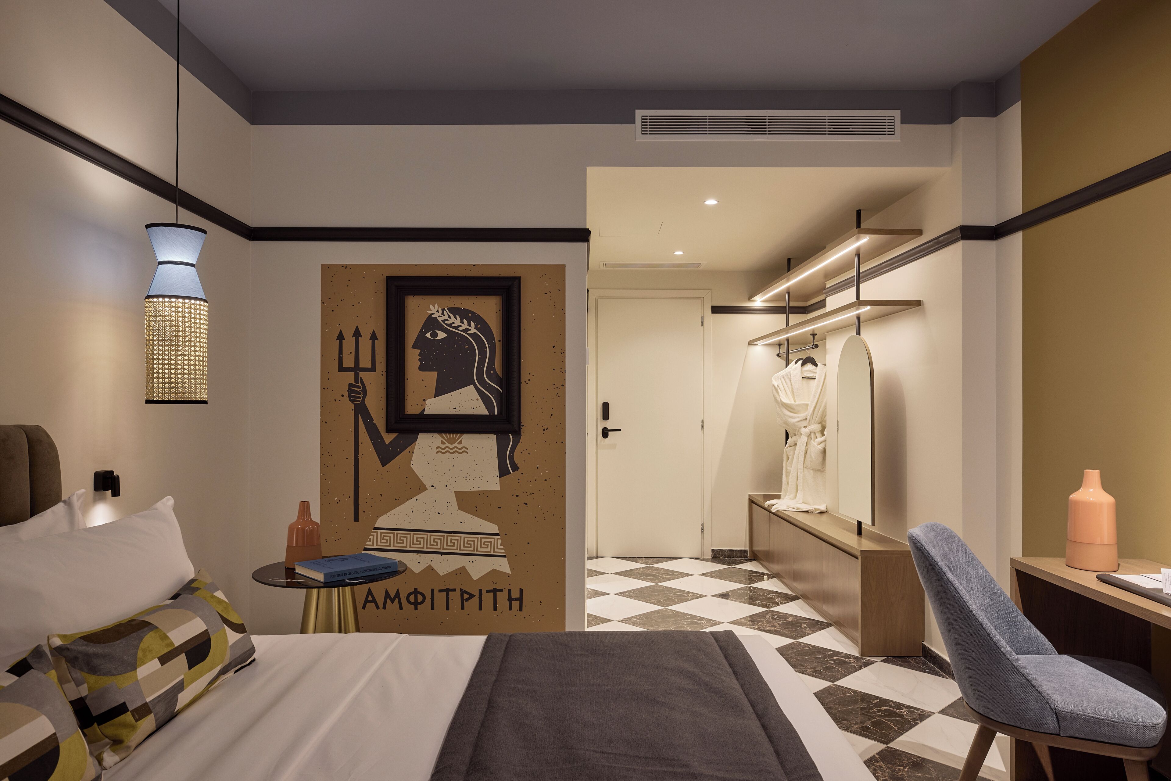 Comfort Accessible Room with City View | ميني بار وخزنة داخل الغرفة ومكتب وتجهيزات عازلة للصوت