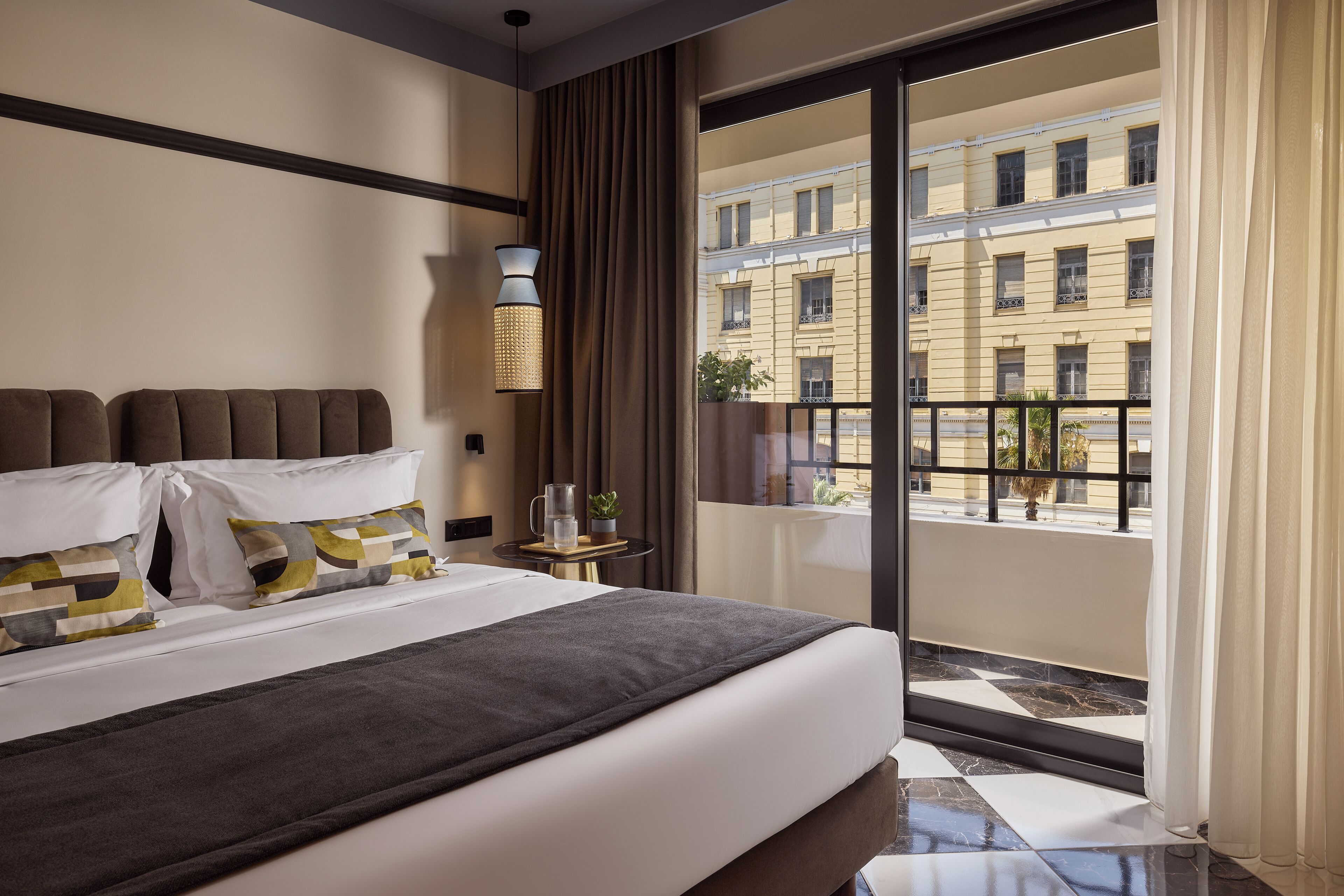 Comfort Double Room with Square View | 迷你吧、客房內保險箱、書桌、遮光布/窗簾