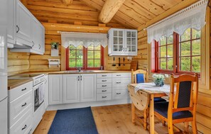 Fridge, oven, stovetop, coffee/tea maker