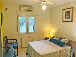 4 habitaciones, tabla de planchar con plancha y acceso a internet 