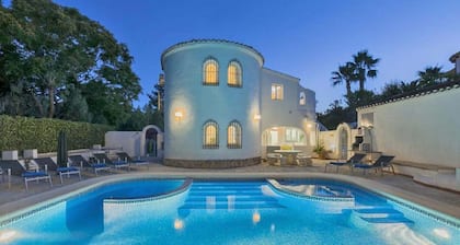 Villa Perlita Javea, large villa with private pool, wifi and airconditioning.