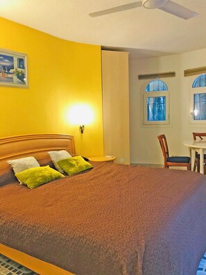 4 dormitorios, tabla de planchar con plancha, wifi gratis y ropa de cama