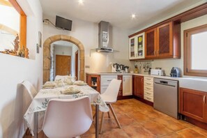 Fridge, microwave, oven, dishwasher - Rustic villa on walking distance from the sea (Jávea)
