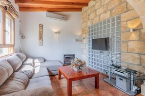 TV - Rustic villa on walking distance from the sea (Jávea)