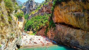 Comfort Apartment, Private Pool, City View | Beach
