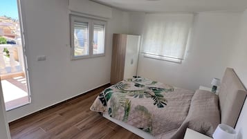 3 chambres, fer et planche à repasser, Wi-Fi, draps fournis