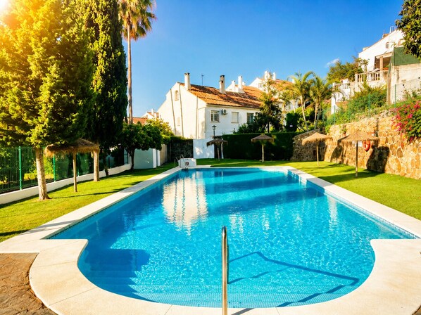 Pool - House in Marbella's Golden Mile, beach front residential area (Marbella)