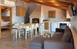 A cozy interior with a dining area, a fireplace, a kitchen, and a sofa. - Awesome apartment in Umag with WiFi (Umag)