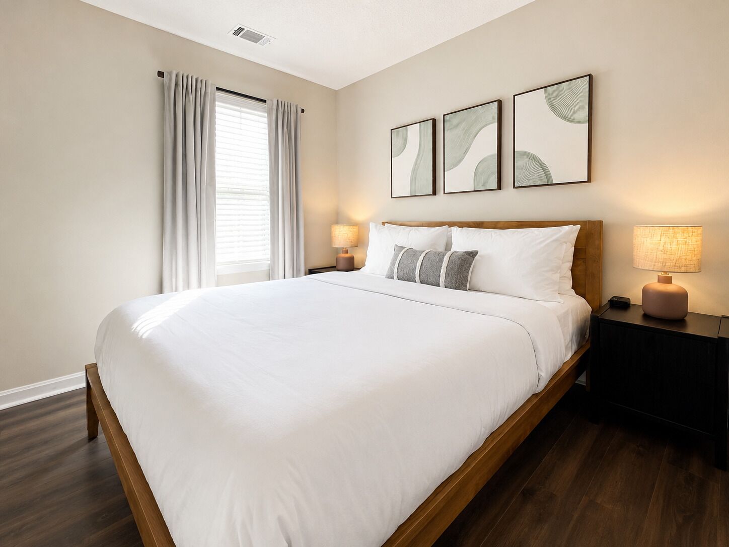 3 bedrooms, iron/ironing board, WiFi (free), bed sheets