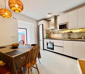 Private kitchen - Rural House in Montejaque with Andalusian Patio, Fireplace and Multi-Purpose Room (Montejaque)