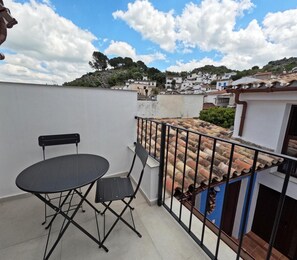Outdoor dining - Rural House in Montejaque with Andalusian Patio, Fireplace and Multi-Purpose Room (Montejaque)