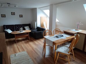 經典公寓, 2 間臥室, 非吸煙房, 陽台 | 用餐區