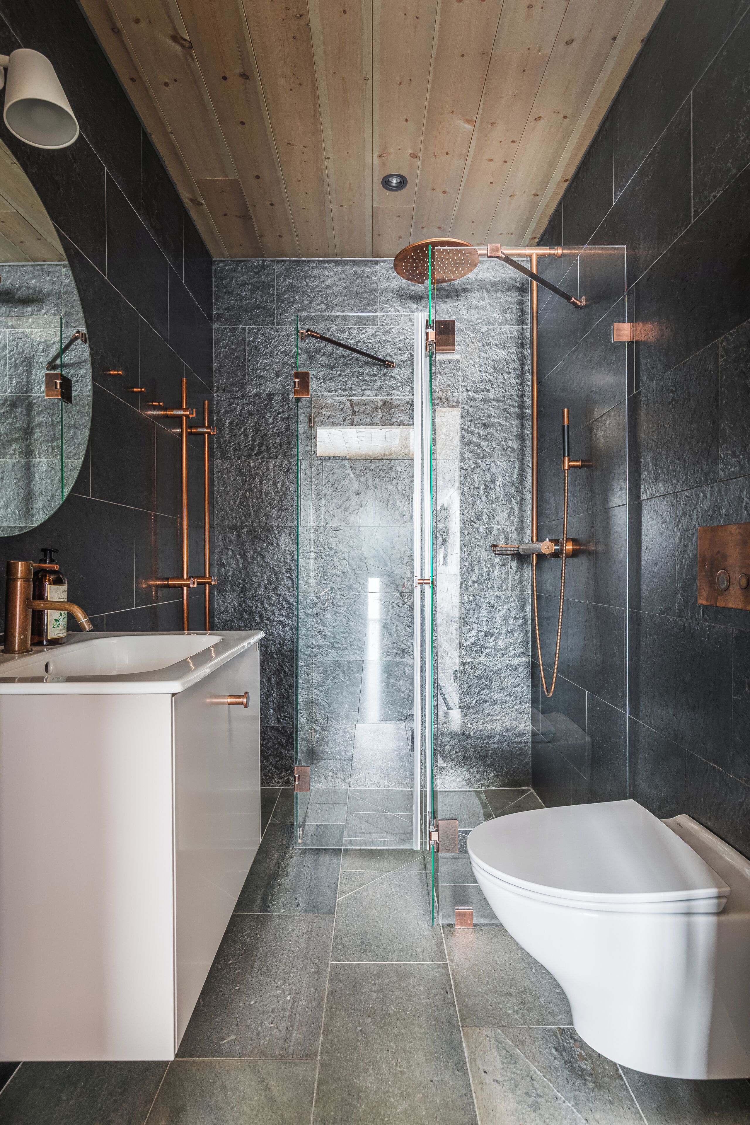 Apartment, 4 Bedrooms, Non Smoking, Mountain View | Bathroom