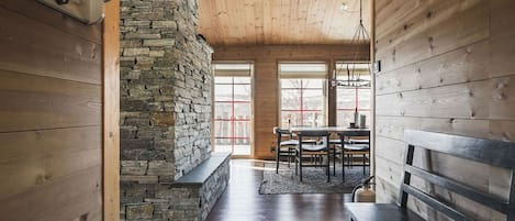Apartment, 4 Bedrooms, Non Smoking, Mountain View | Interior