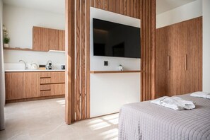 Tabla de planchar con plancha, wifi y ropa de cama 