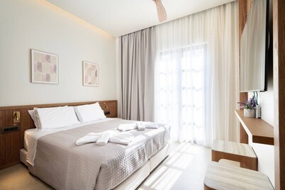Volaka Luxury Suites `Ruby`