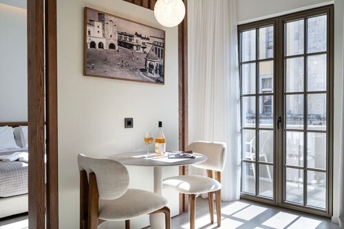 Volaka Luxury Suites `Ruby`