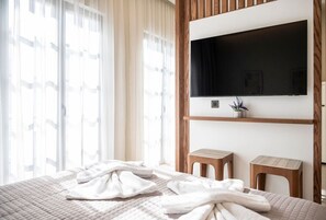 Tabla de planchar con plancha, wifi y ropa de cama 