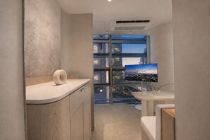 Junior Suite, City View | Blackout curtains, iron/ironing board, free WiFi - UH Suite Seoul Insadong (Seoul)