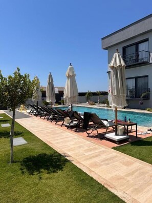 Piscine extérieure (ouverte en saison)
