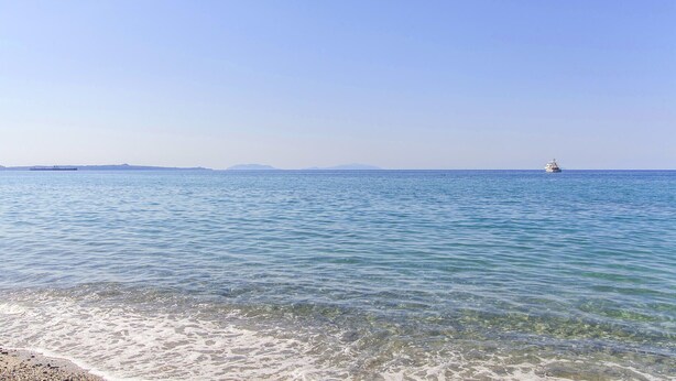 A calm sea with a clear sky and distant land. - 2 bedroom lovely home in Santa Maria del Focall (Santa Maria del Focall)