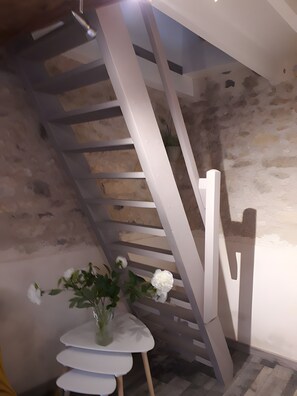 Interior - Gîte “L'annexe” with Private Terrace, Private Garden, and Wi-Fi (Villecerf)