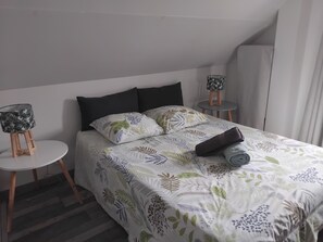 Iron/ironing board, WiFi, bed sheets