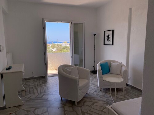 Agrikia Apartment 3 for 1-6 adults, Sea view, 300m from beaches.