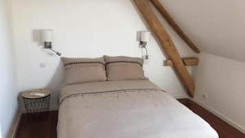 Habitación doble, vista a la alberca | Insonorización, tabla de planchar con plancha y wifi gratis