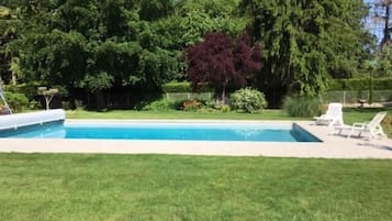 En sÀsongsöppen utomhuspool