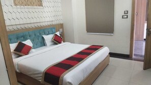 办公桌、免费 WiFi