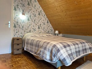 2 bedrooms, desk - Quiet guest rooms with views of the surrounding mountains (Fréland)