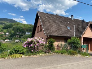Exterior - Quiet guest rooms with views of the surrounding mountains (Fréland)
