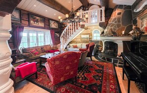 Smart TV, fireplace - 4 bedroom amazing home in Ytre Enebakk (Ytre Enebakk)