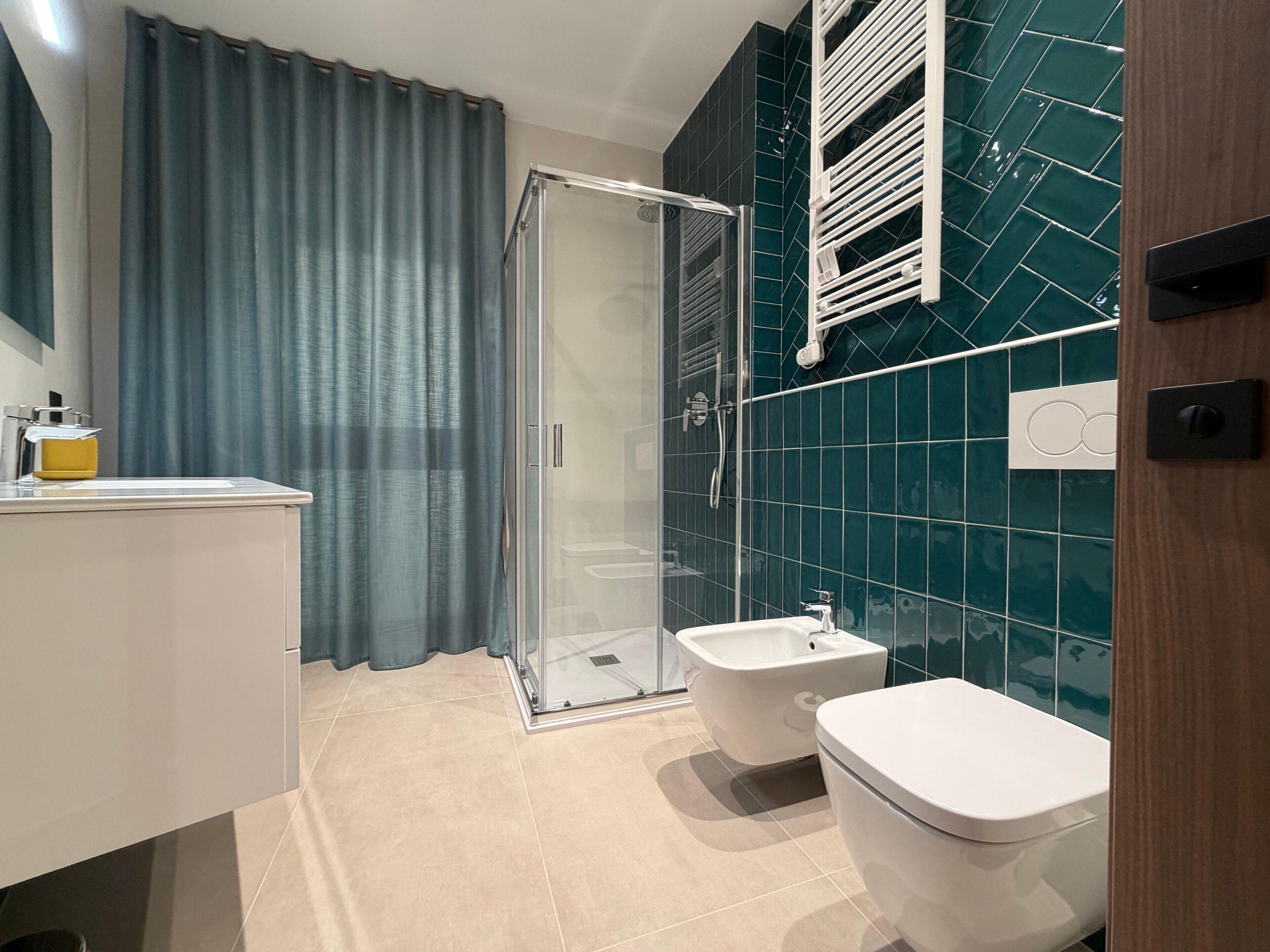Shower, towels