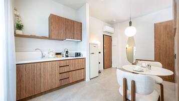 Fridge, stovetop, coffee/tea maker, toaster