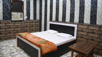 Deluxe Room | Rollaway beds, free WiFi, bed sheets