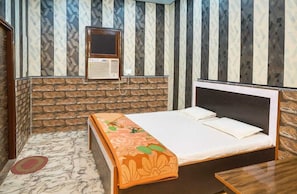 Chambre Deluxe | Lit dâappoint (supplĂ©ment), accĂšs au Wi-Fi (inclus), literie fournie
