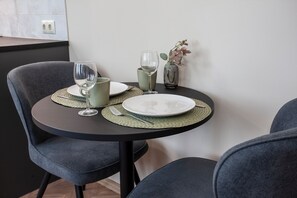 Dining - Delightful 1-bedroom studio in charming Rīga perfect for your stay (Rīga)