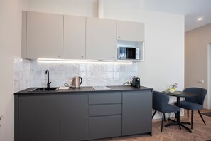 Private kitchen - Delightful 1-bedroom studio in charming Rīga perfect for your stay (Rīga)