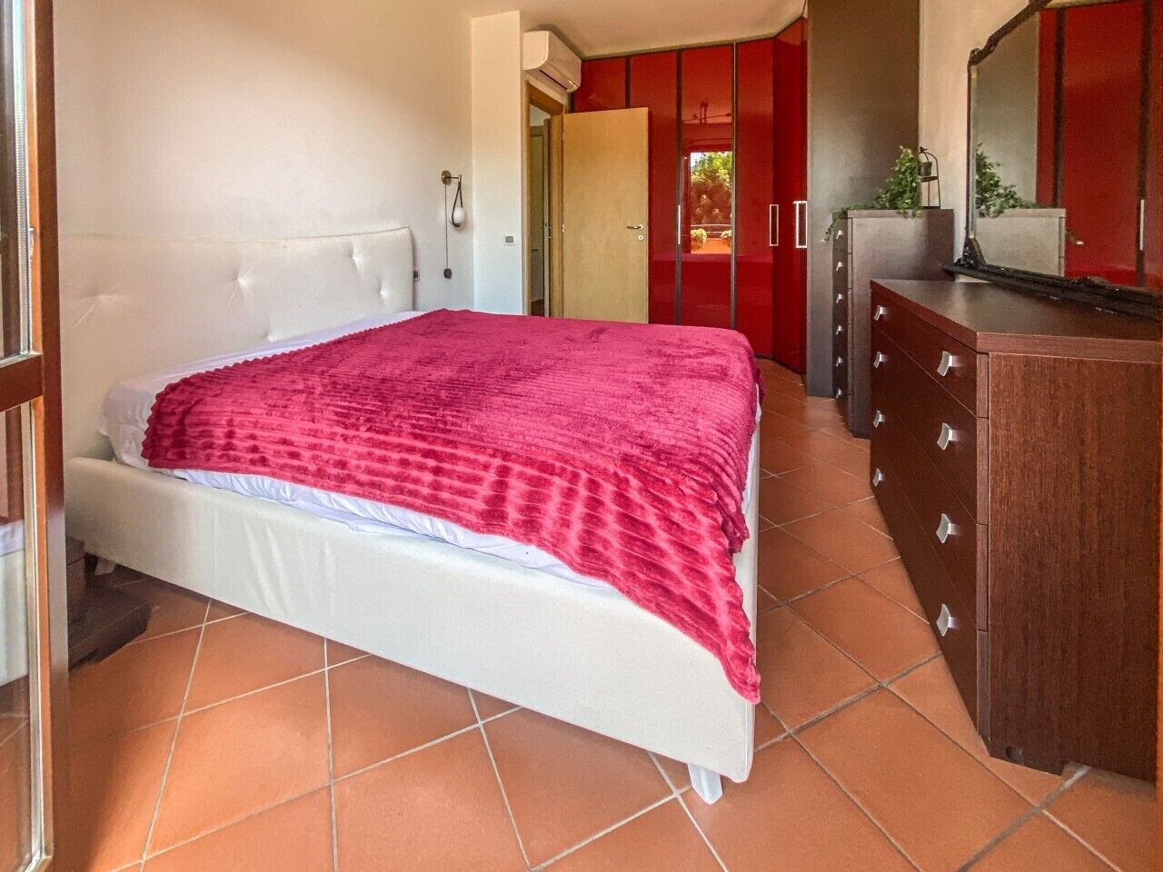 3 bedrooms, desk, iron/ironing board, WiFi