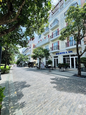 Front of property - Blue Hotel Phu Quoc Sunset Town (Phu Quoc)