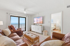 Living area - 412 - 2/2 Corner Oceanfront (New Smyrna Beach)