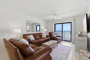Living area - 412 - 2/2 Corner Oceanfront (New Smyrna Beach)