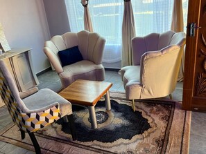 Chambre Familiale Double ou avec lits jumeaux, vue jardin | Intérieur