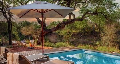 Nomads Den - Safari Villa North - Private heated pool and riverbed views