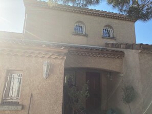 Exterior detail - Vrbo Property (Toulaud)
