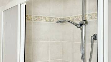 Shower, bidet, towels